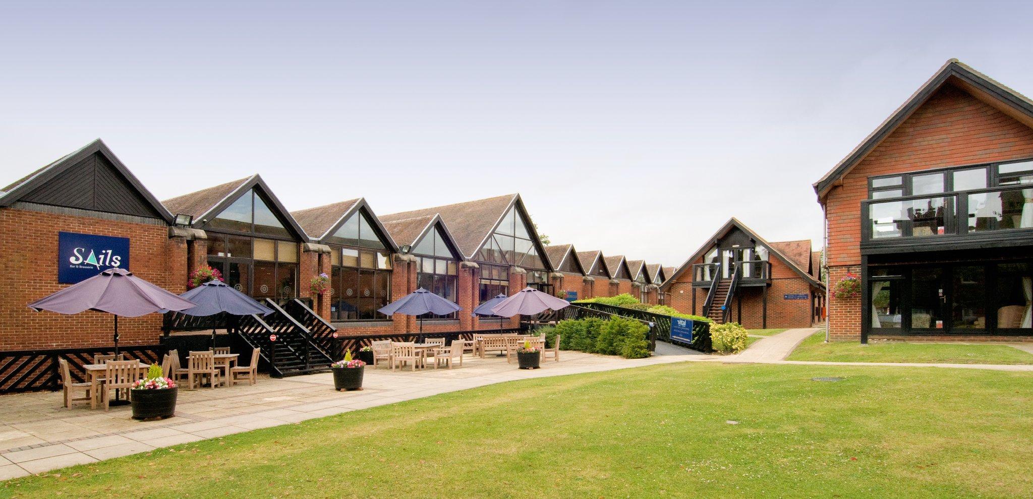 Macdonald Elmers Court Hotel Lymington Exterior foto