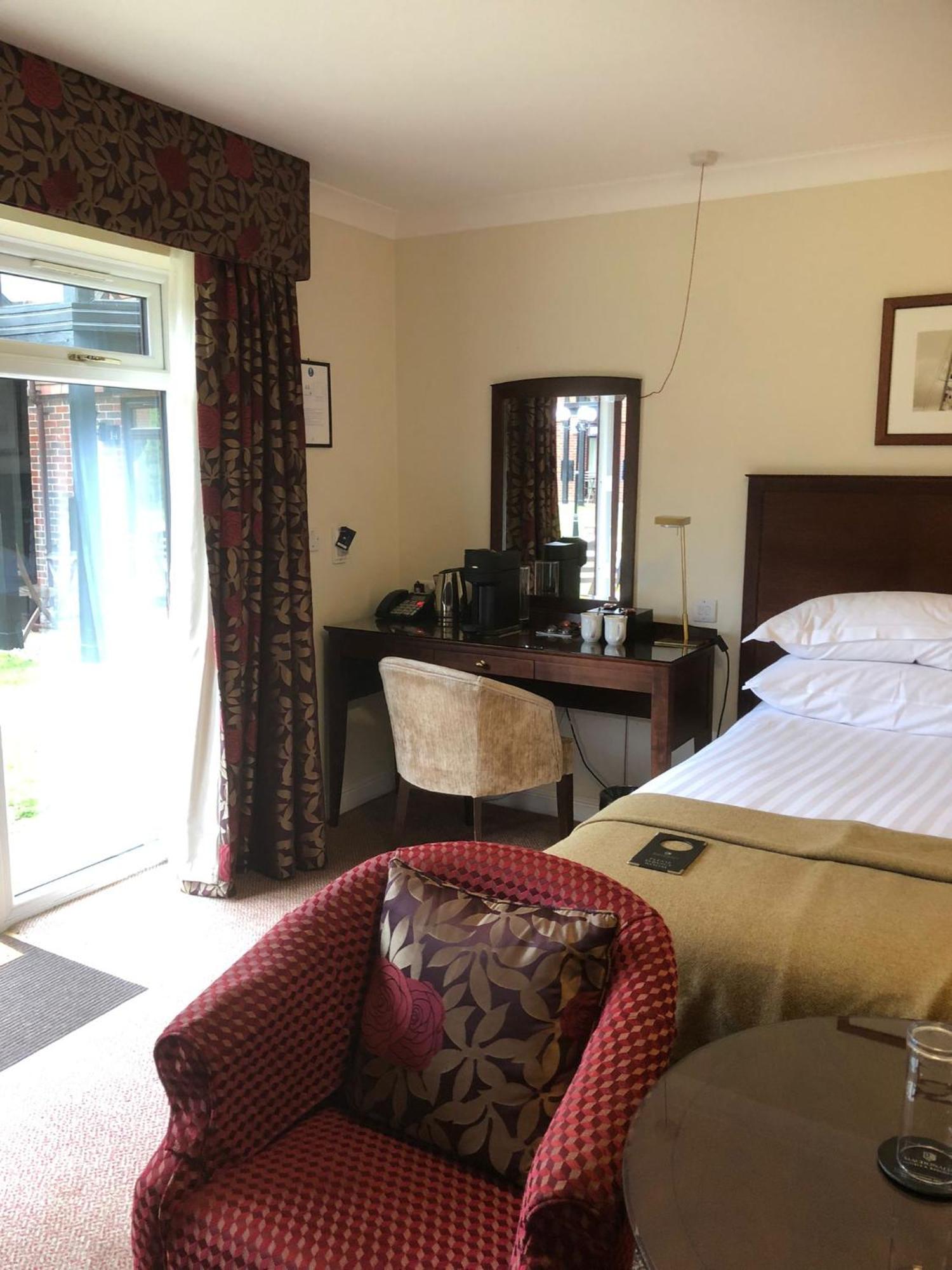 Macdonald Elmers Court Hotel Lymington Exterior foto