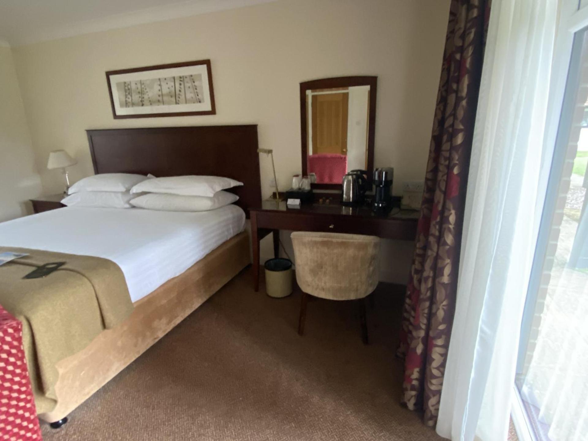 Macdonald Elmers Court Hotel Lymington Exterior foto