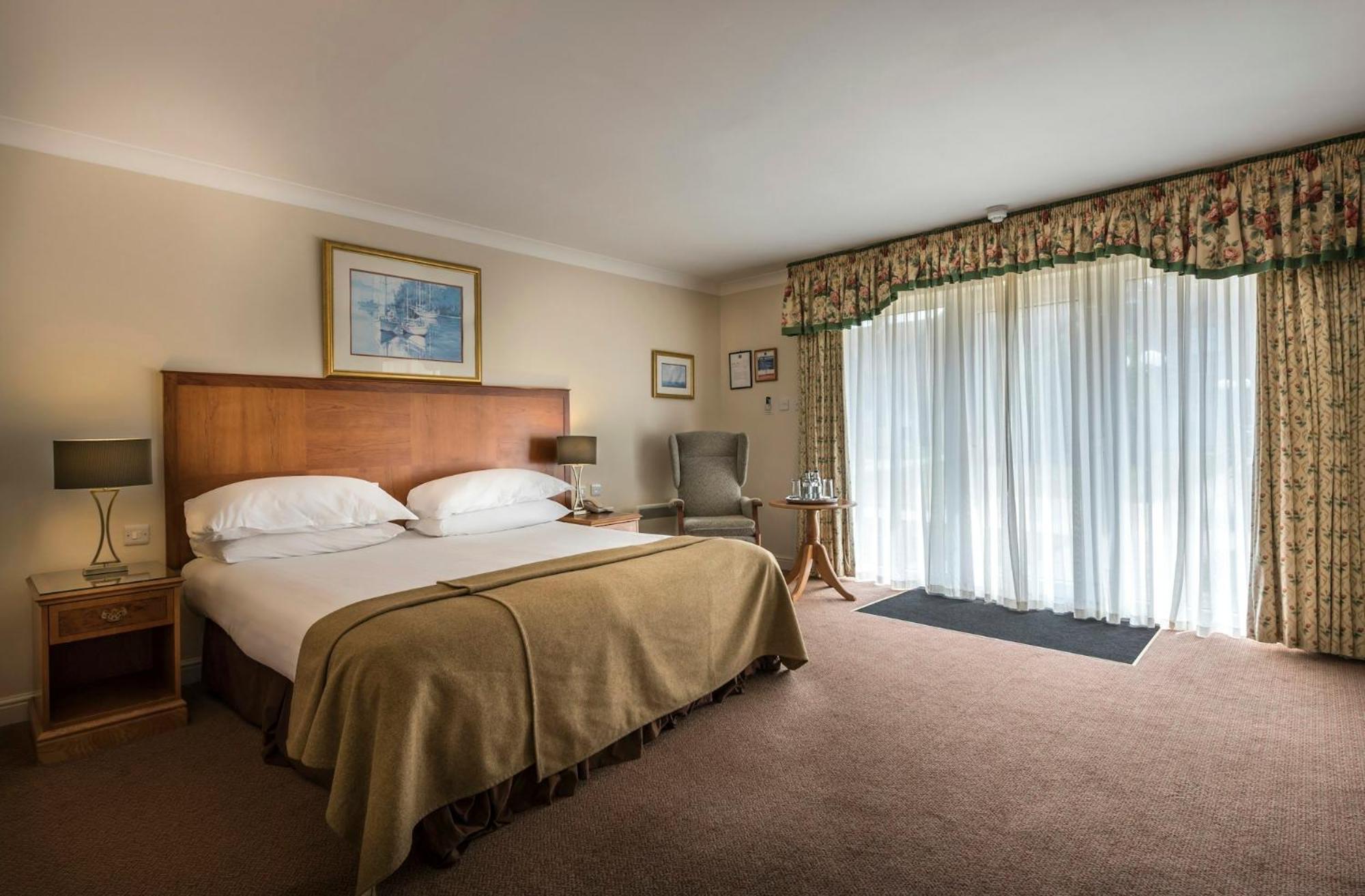 Macdonald Elmers Court Hotel Lymington Exterior foto